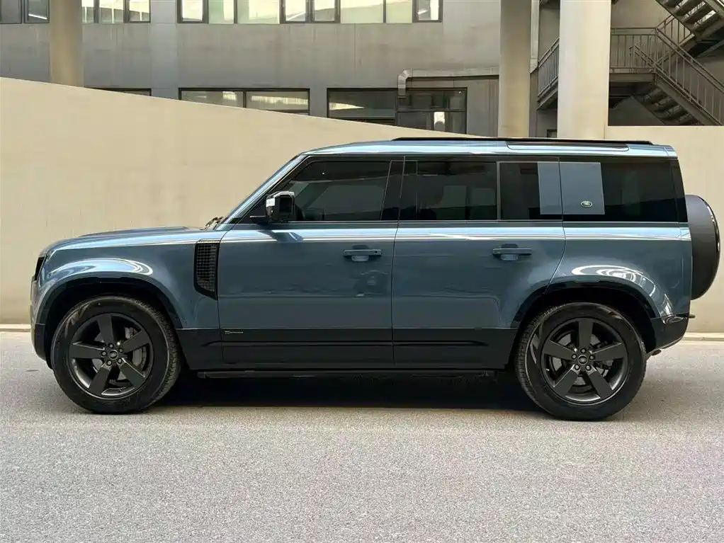 Land Rover Defender 110 P400 X-DYNAMIC HSE