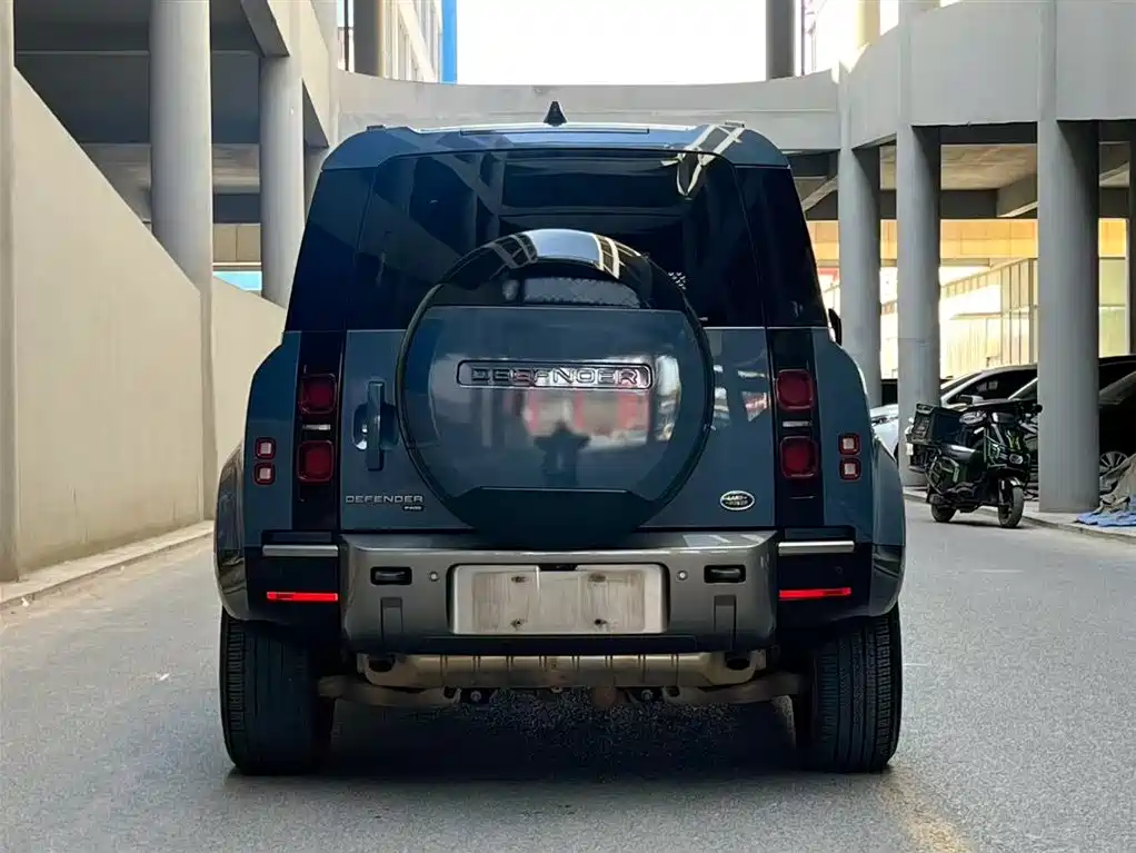 Land Rover Defender 110 P400 X-DYNAMIC HSE