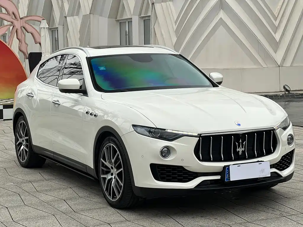 Levante 3.0 T Standard