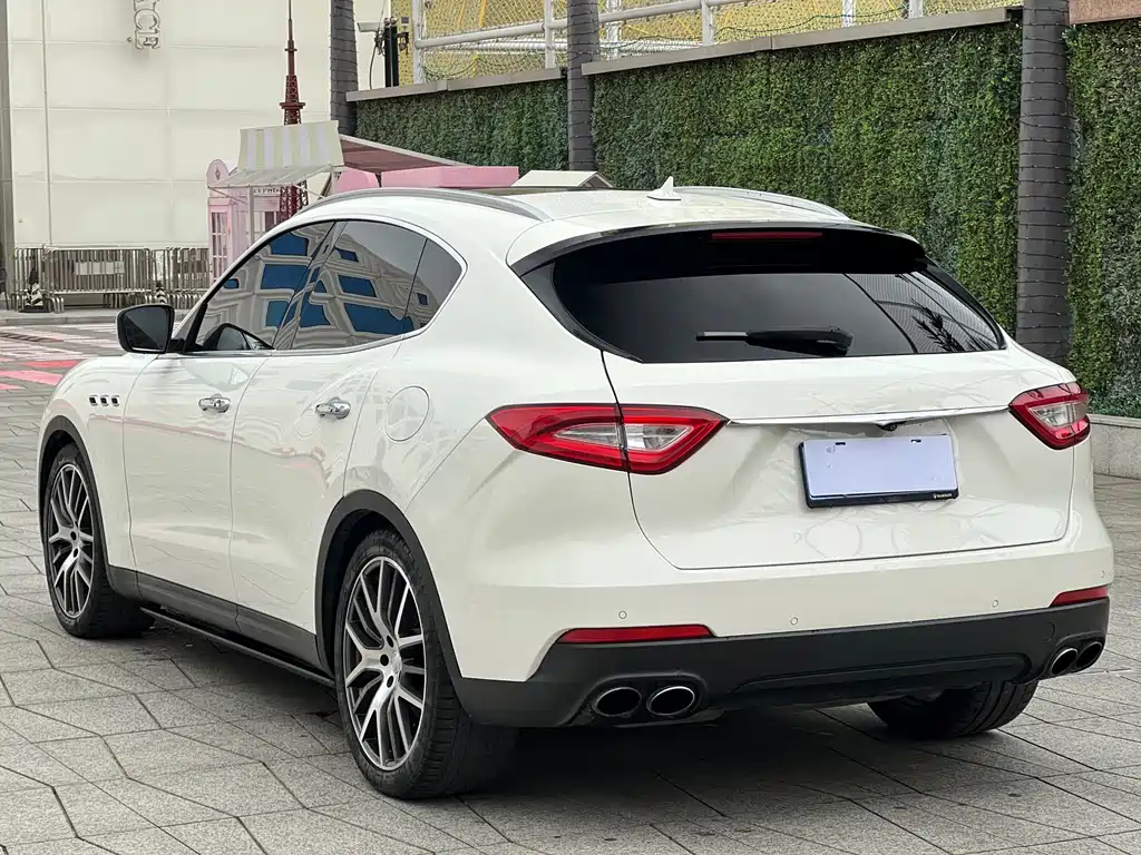 Levante 3.0 T Standard
