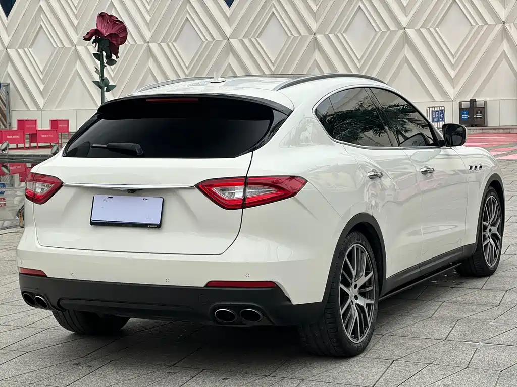 Levante 3.0 T Standard