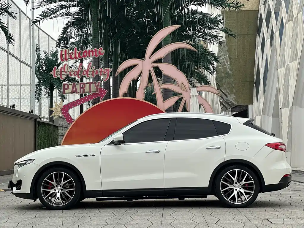 Levante 3.0 T Standard