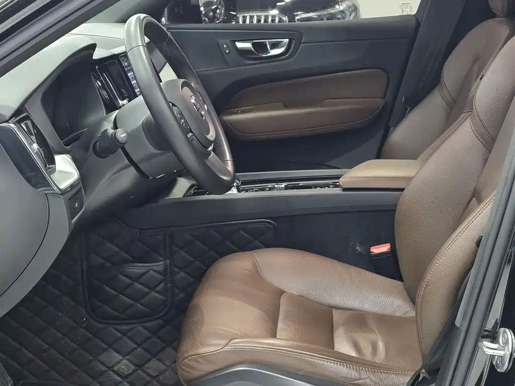 Volvo XC60 B5 4 WD Smart Ease Luxury
