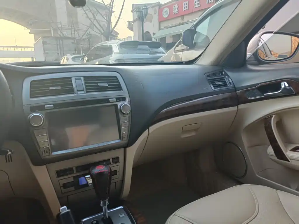 Trumpchi GA5 传祺GA5 2012款 2.0 L 自动精英版