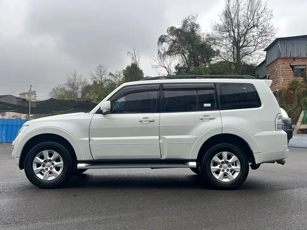 Pajero (Import) 3.0 L Auto Standard