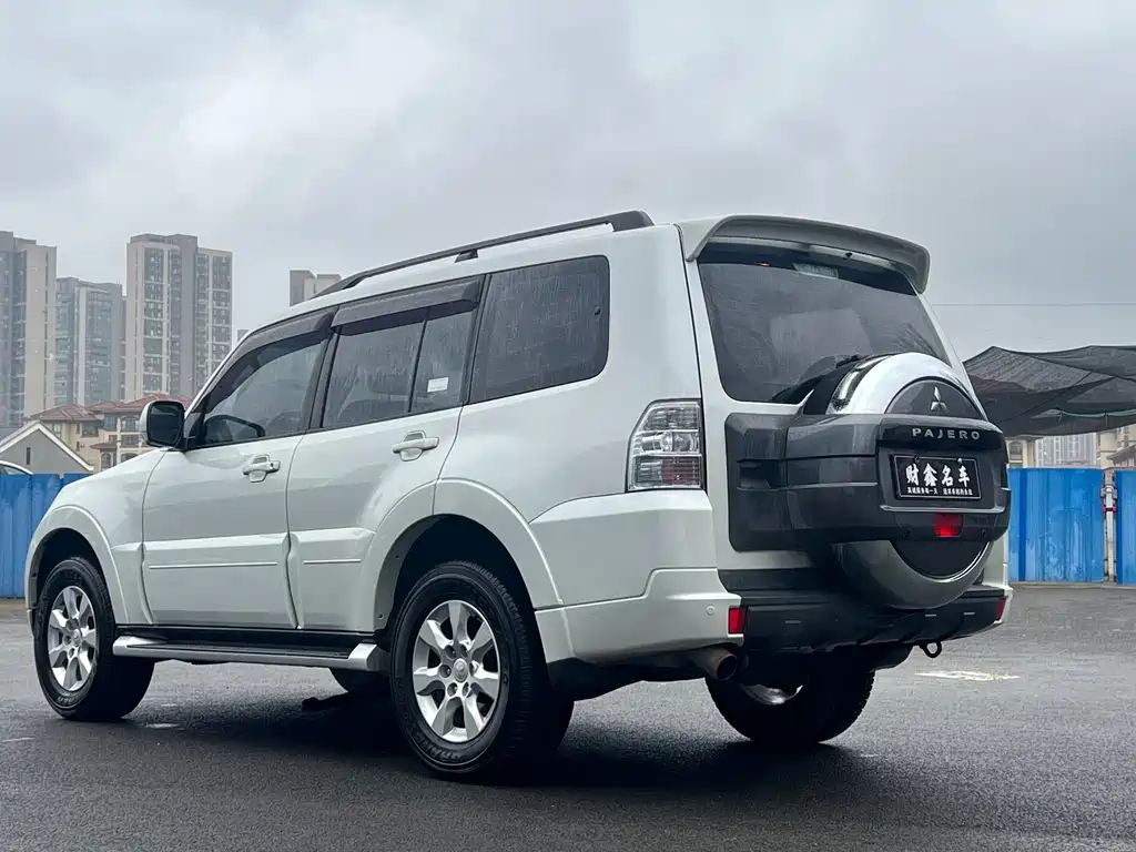 Pajero (Import) 3.0 L Auto Standard