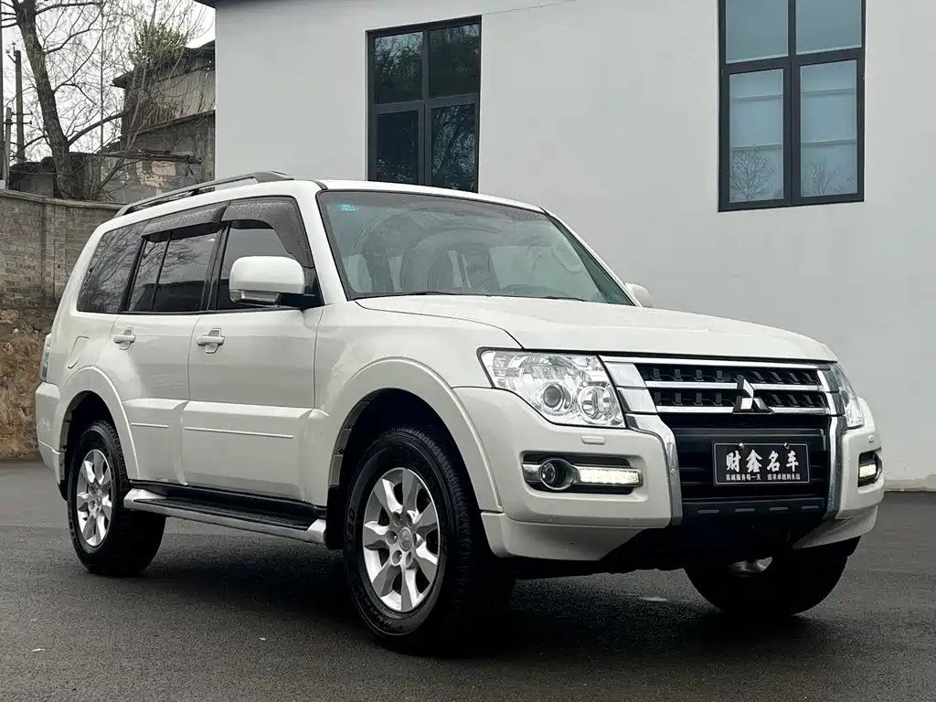 Pajero (Import) 3.0 L Auto Standard