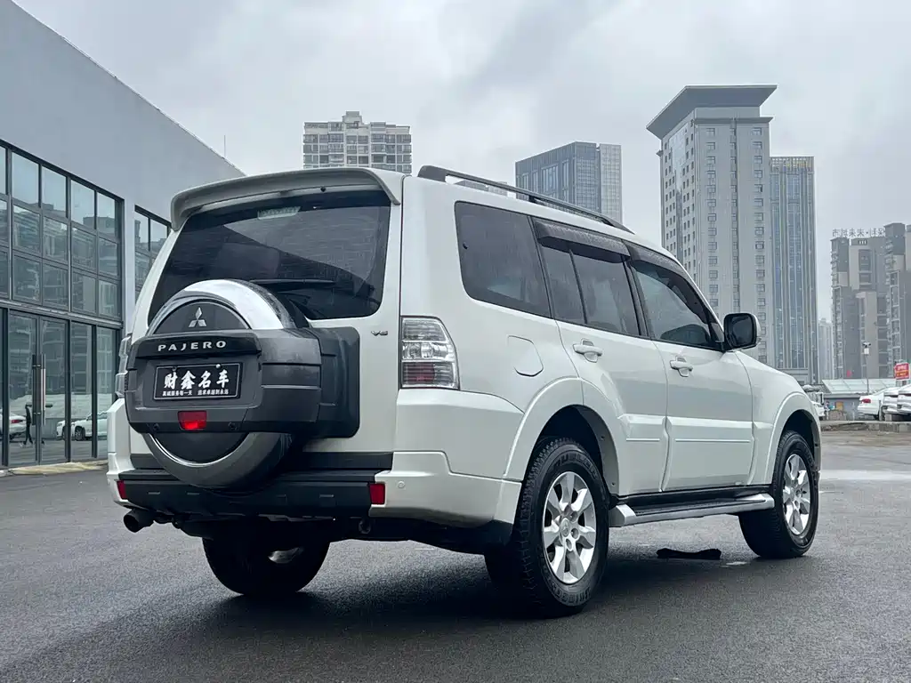 Pajero (Import) 3.0 L Auto Standard
