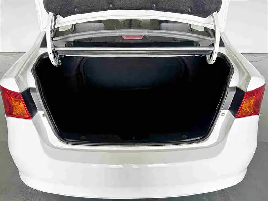 Roewe 350 1.5 L Manual Swift Speed