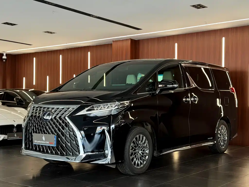 Lexus LM 300 h 4-seat Royal World