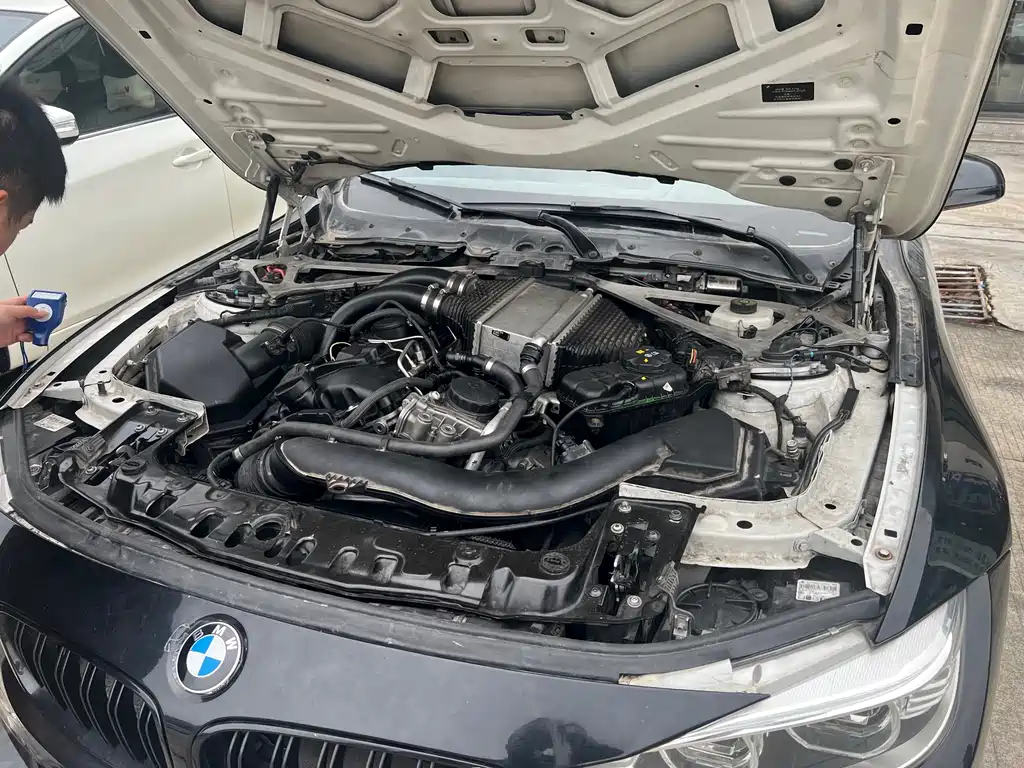 BMW M4 M4 Convertible Coupe