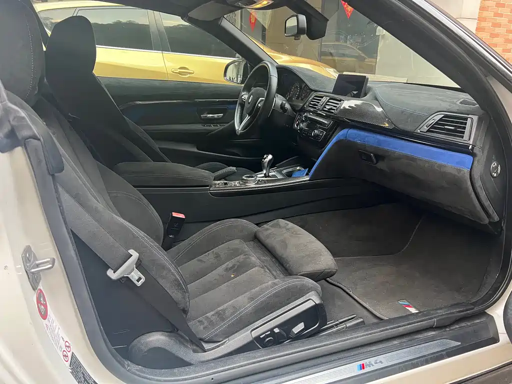 BMW M4 M4 Convertible Coupe