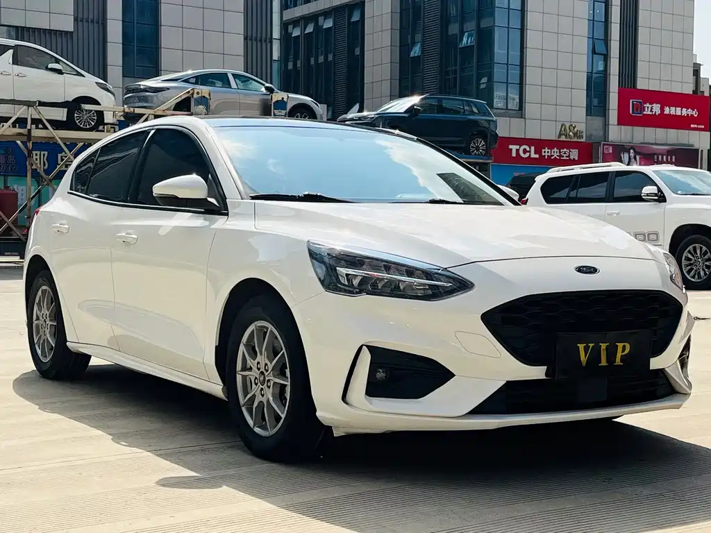 Focus Sedan EcoBoost 180 Auto Sharp Trend