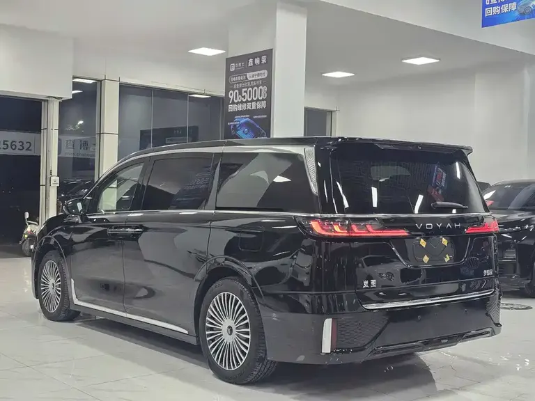 Voyah Dreamer PHEV 4 WD Flagship Kunpeng
