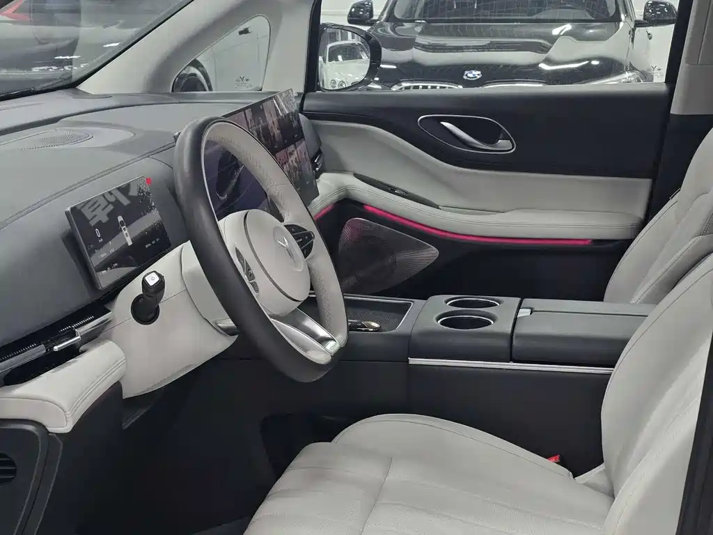 Voyah Dreamer PHEV 4 WD Flagship Kunpeng