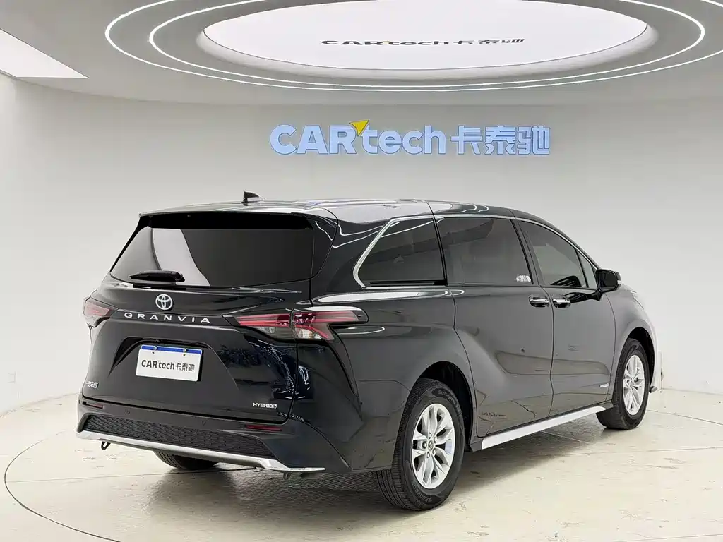 Granvia 2.5 L Hybrid Comfort