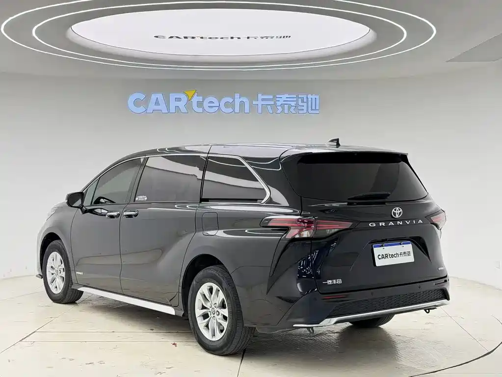 Granvia 2.5 L Hybrid Comfort