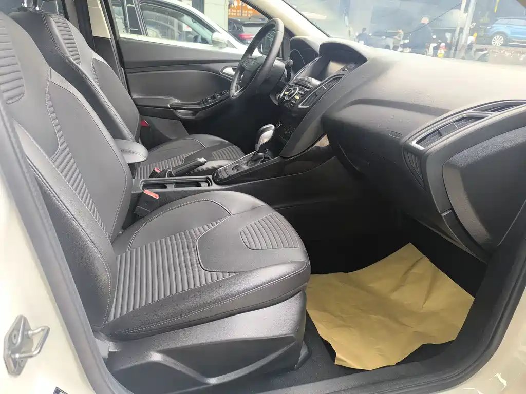 Focus Sedan Classic 1.6 L Auto Style Smart Travel