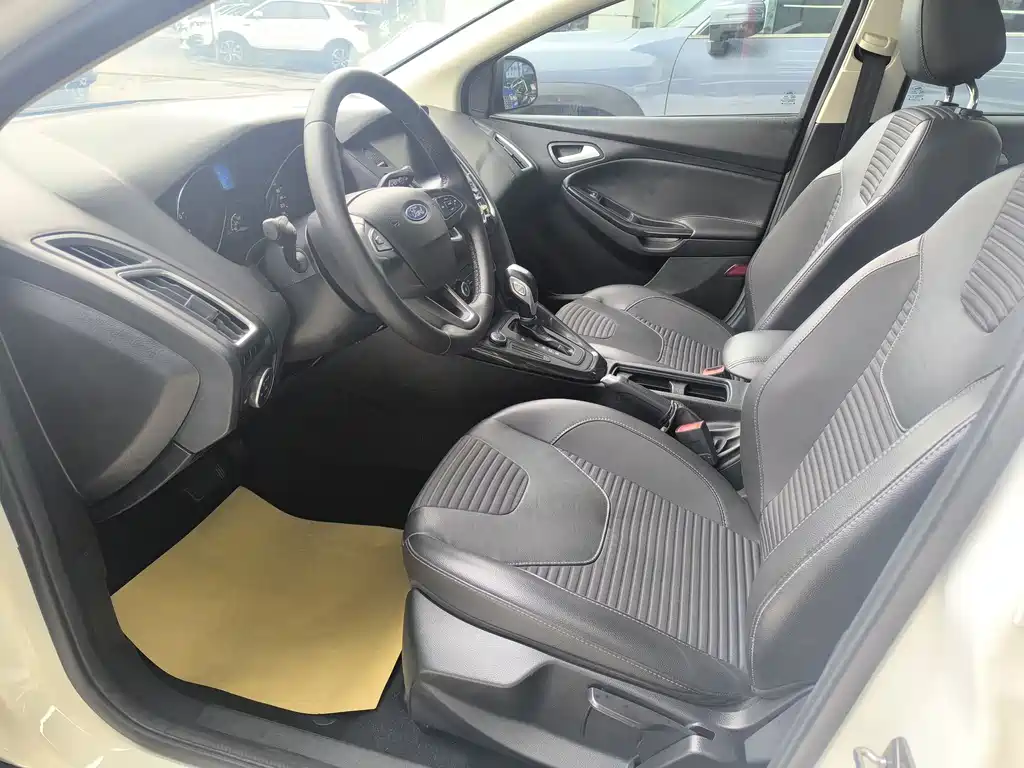 Focus Sedan Classic 1.6 L Auto Style Smart Travel