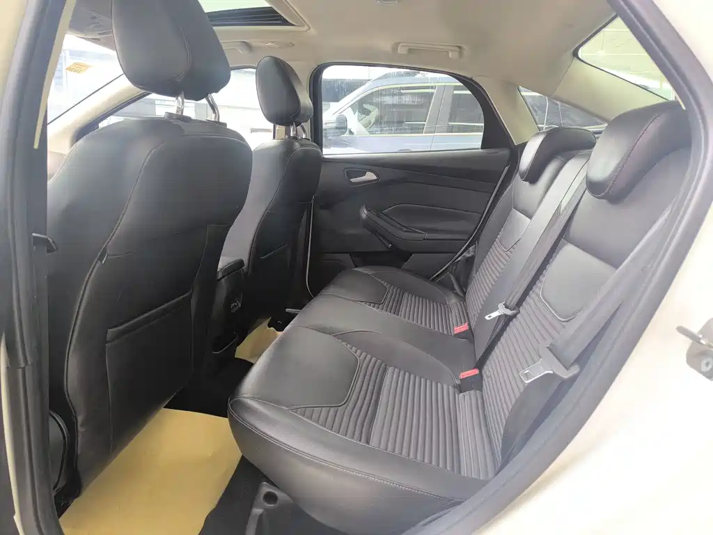 Focus Sedan Classic 1.6 L Auto Style Smart Travel