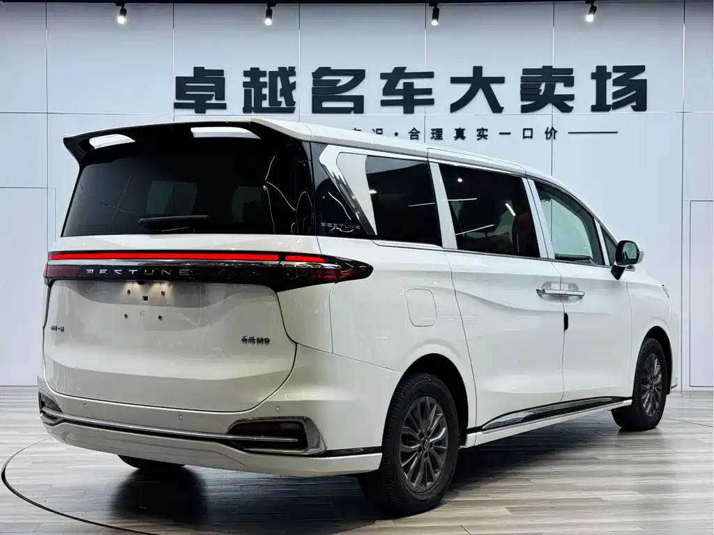 Besturn M9 2.0 T Premium
