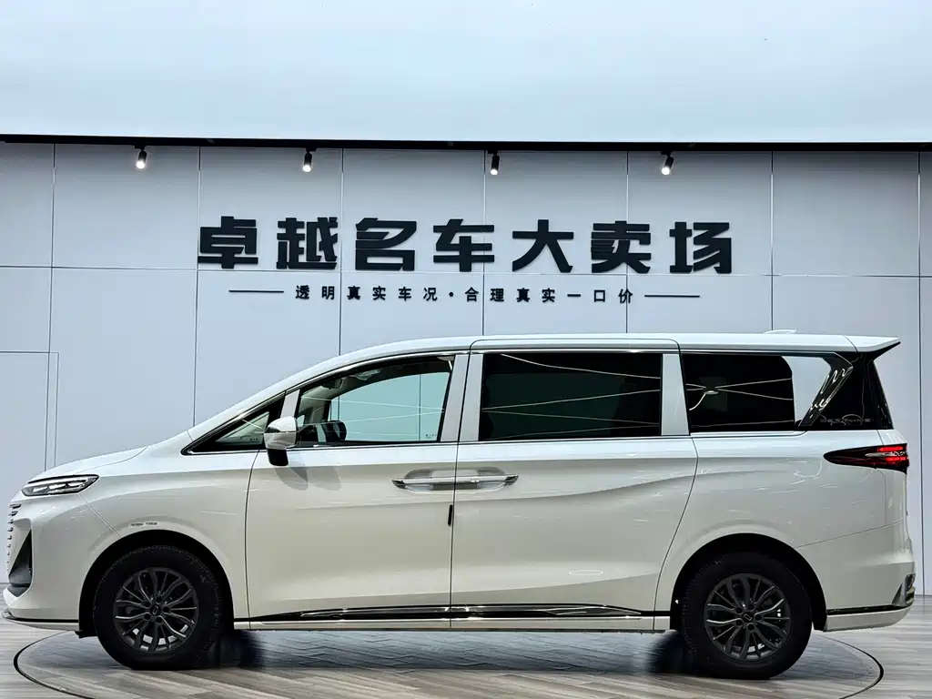 Besturn M9 2.0 T Premium