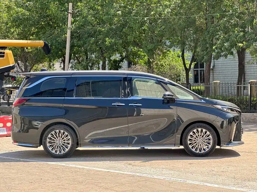 Lexus LM 350 h 7-seat Elegant