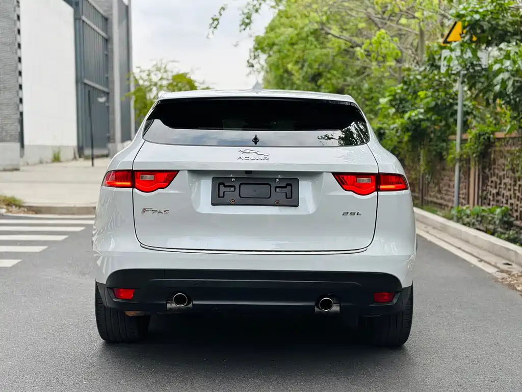 Jaguar F-PACE 2.0 T 2 WD Urban Premium