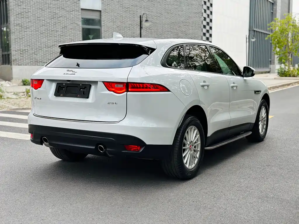Jaguar F-PACE 2.0 T 2 WD Urban Premium