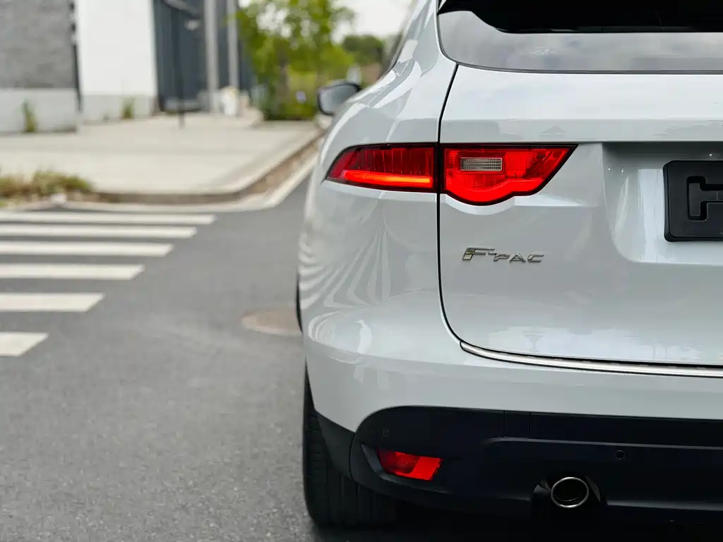 Jaguar F-PACE 2.0 T 2 WD Urban Premium