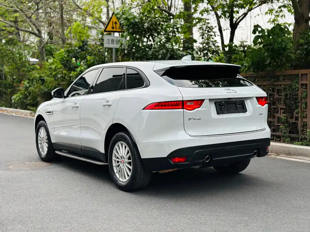 Jaguar F-PACE 2.0 T 2 WD Urban Premium