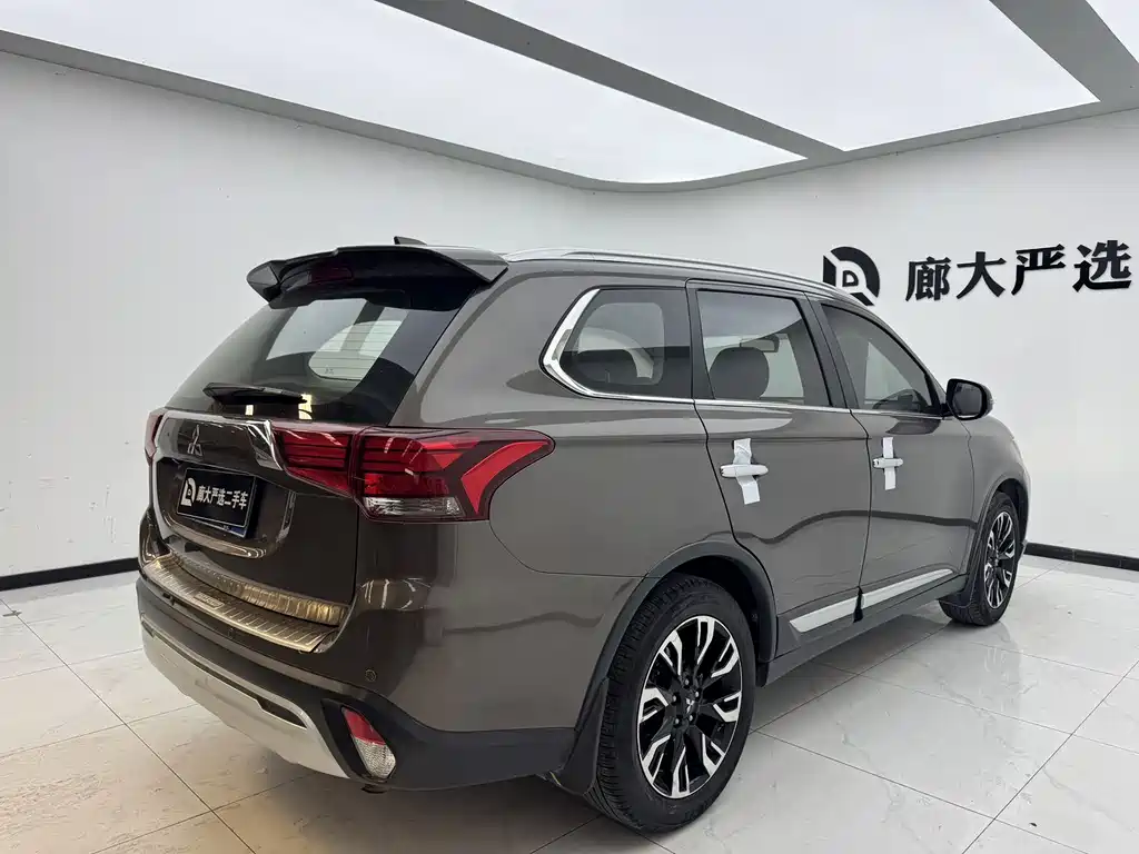 Outlander 2.0 L 2 WD Smooth Enjoyment 7-seat CN-V