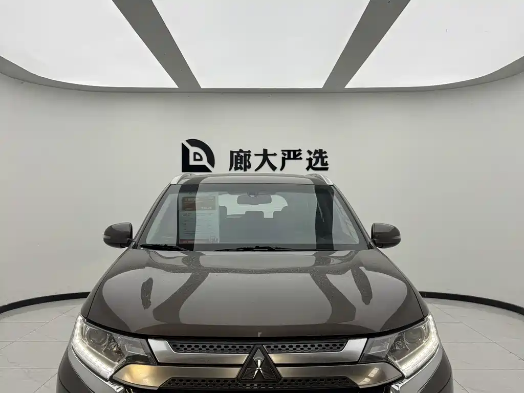 Outlander 2.0 L 2 WD Smooth Enjoyment 7-seat CN-V