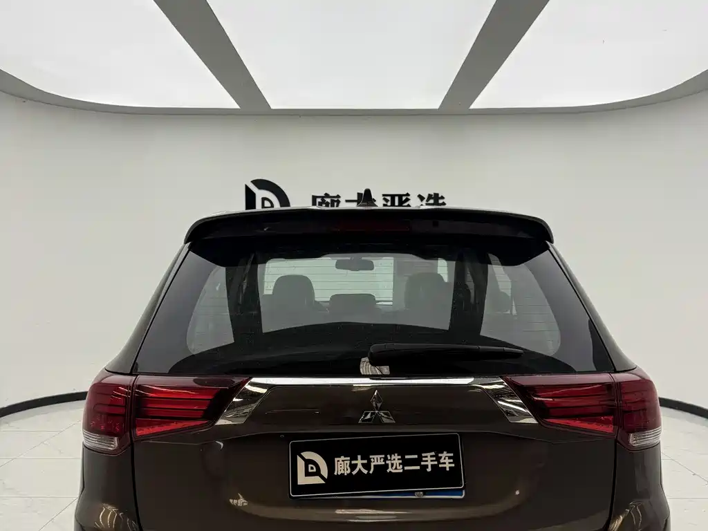 Outlander 2.0 L 2 WD Smooth Enjoyment 7-seat CN-V