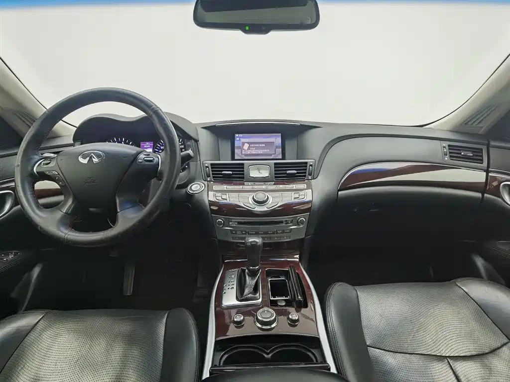 Infiniti Q70 Q70 L 2.5 L Comfort