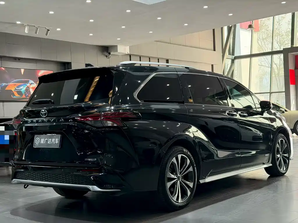 Granvia 2.5 L Hybrid Noble VIP