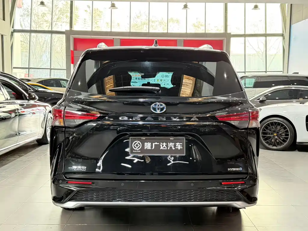 Granvia 2.5 L Hybrid Noble VIP