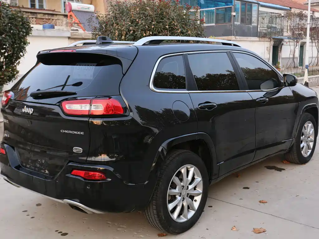 Cherokee 自由光 2017款 2.4 L 卓越版