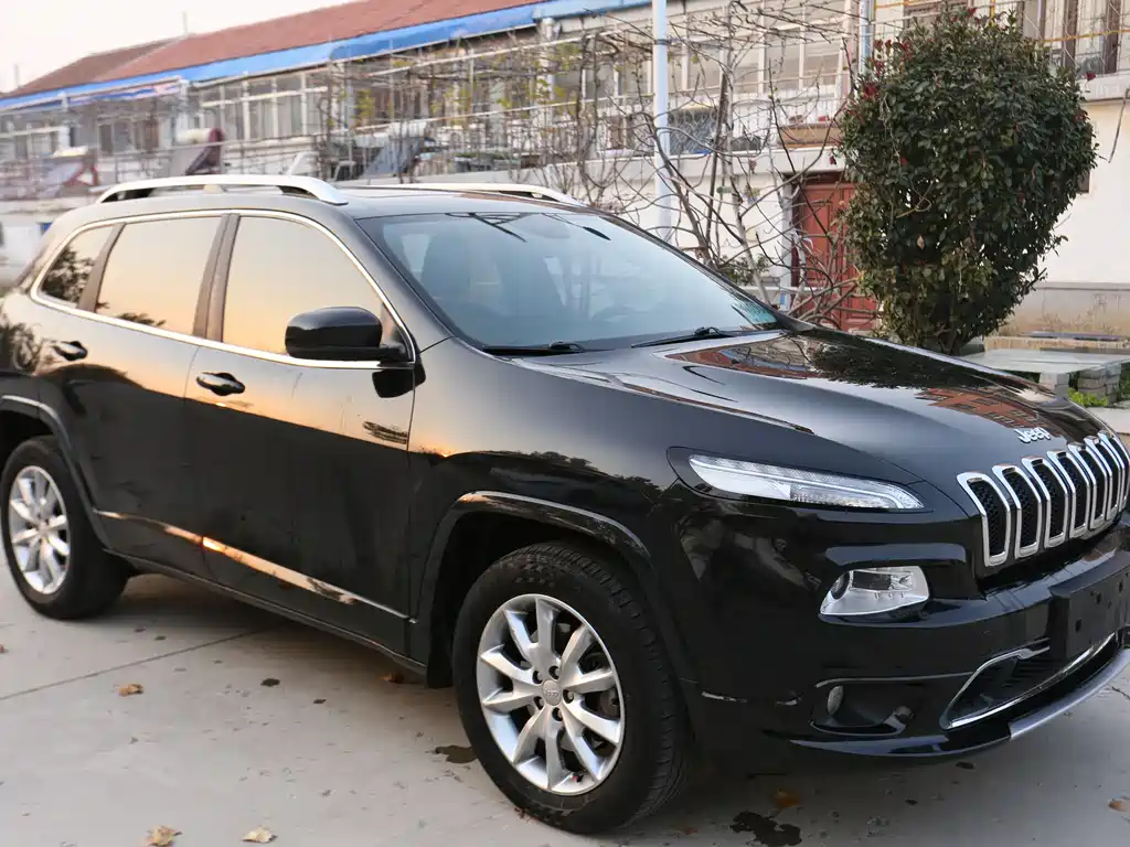 Cherokee 自由光 2017款 2.4 L 卓越版