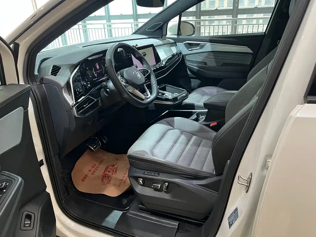 Talagon 380 TSI 4 WD R-Line Expand Realm