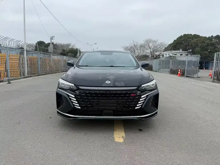 Dongfeng Yixuan MAX 1.5 T Super Cool Dad