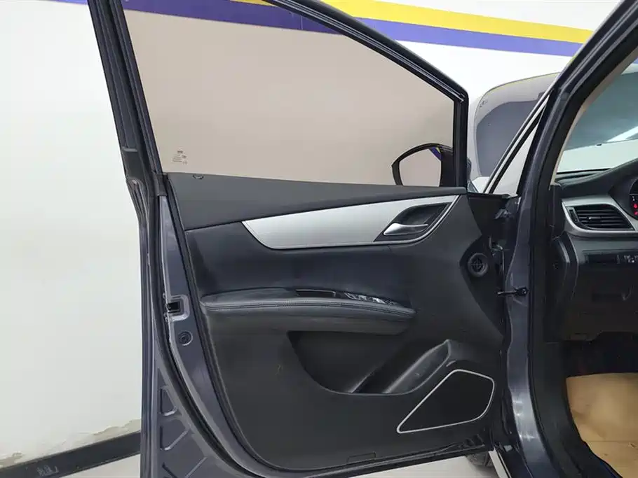 Song MAX Upgraded 1.5 T Auto Luxury 7-seat