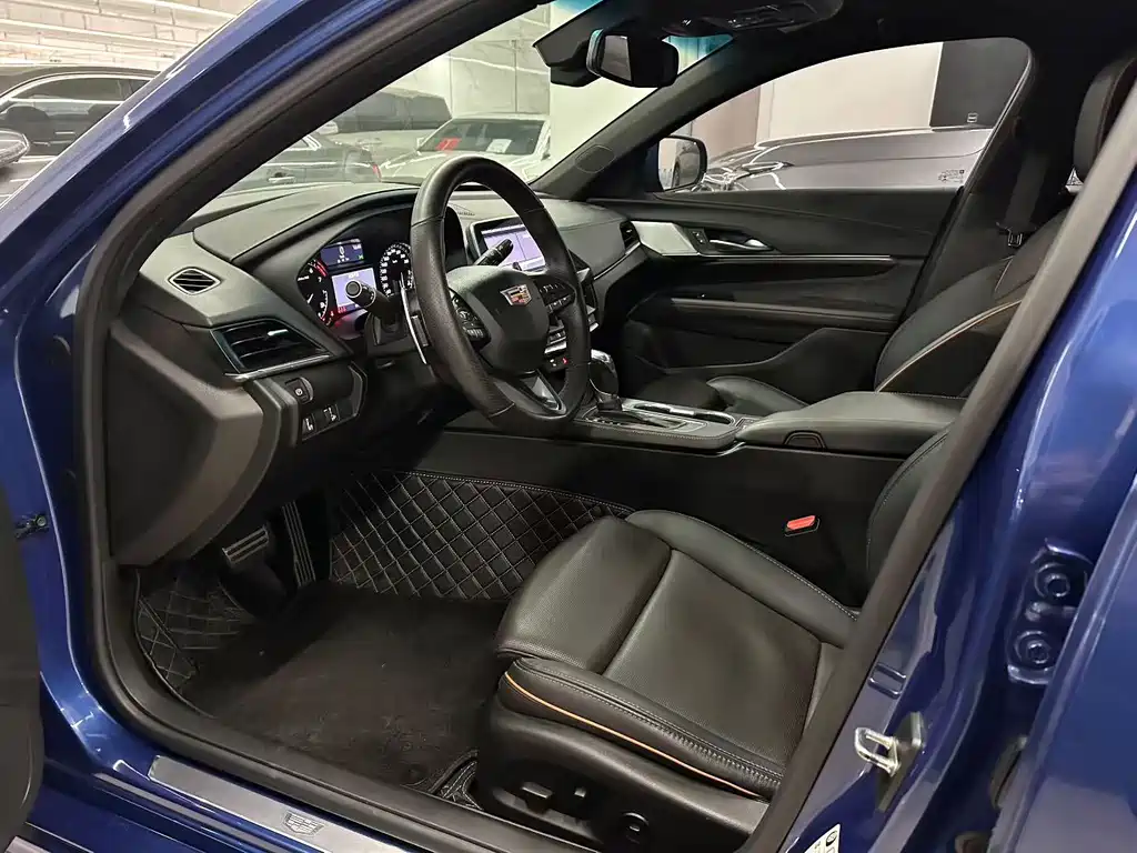 Cadillac CT4 28 T Fashion