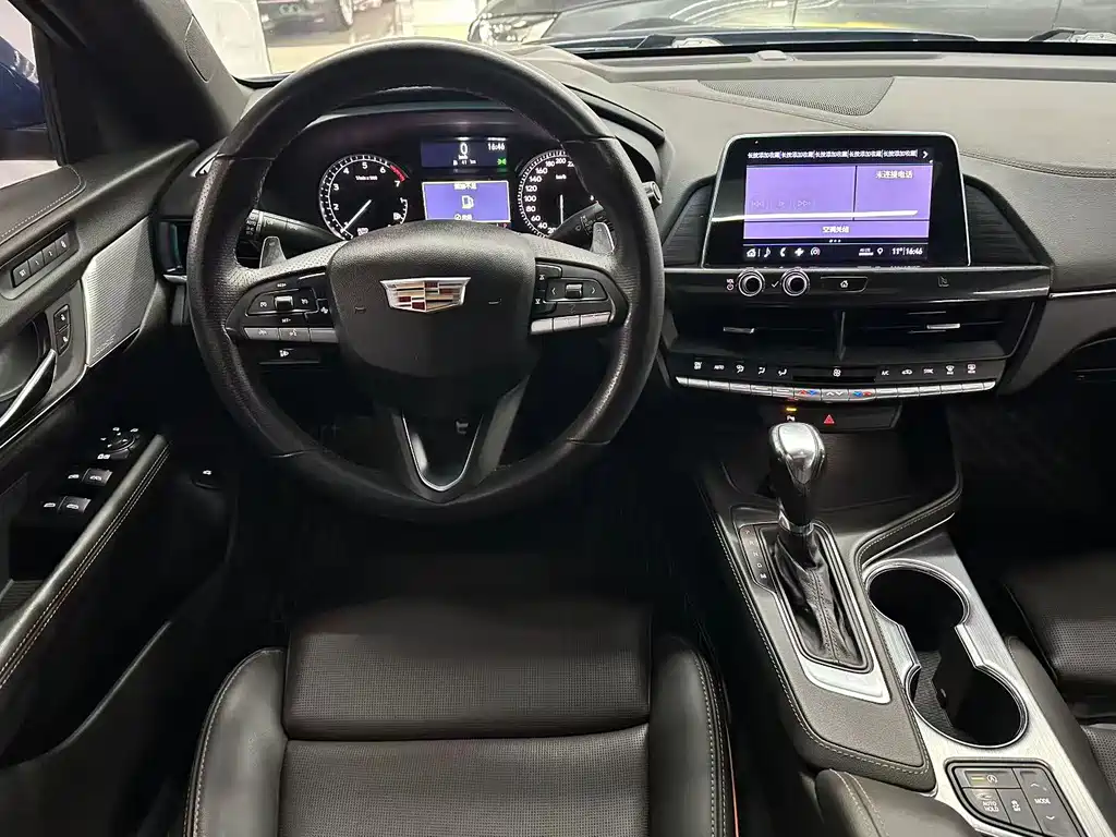 Cadillac CT4 28 T Fashion