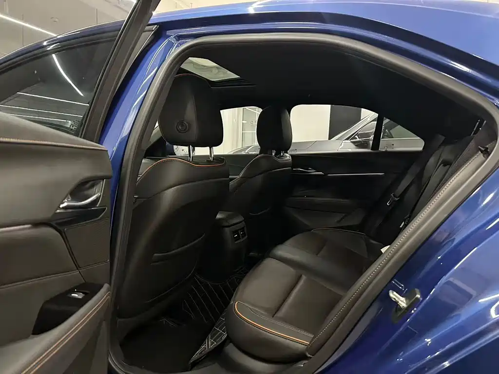 Cadillac CT4 28 T Fashion