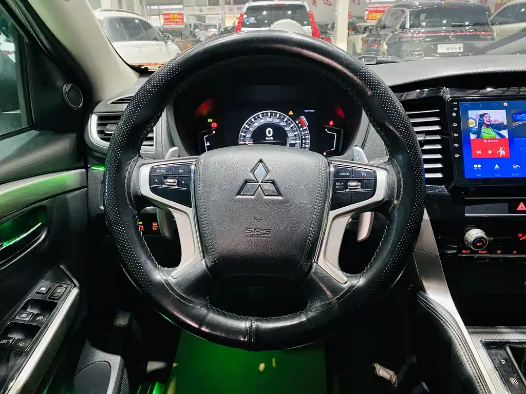 Pajero Sport (Import) 帕杰罗·劲畅进口 2020款 3.0 L 豪华版