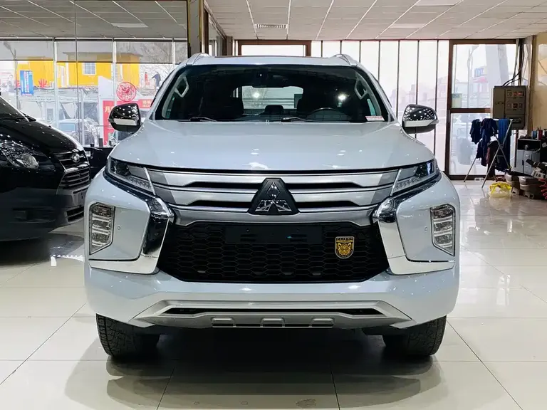 Mitsubishi Pajero Sport (Import) 帕杰罗·劲畅进口 2020款 3.0 L 豪华版