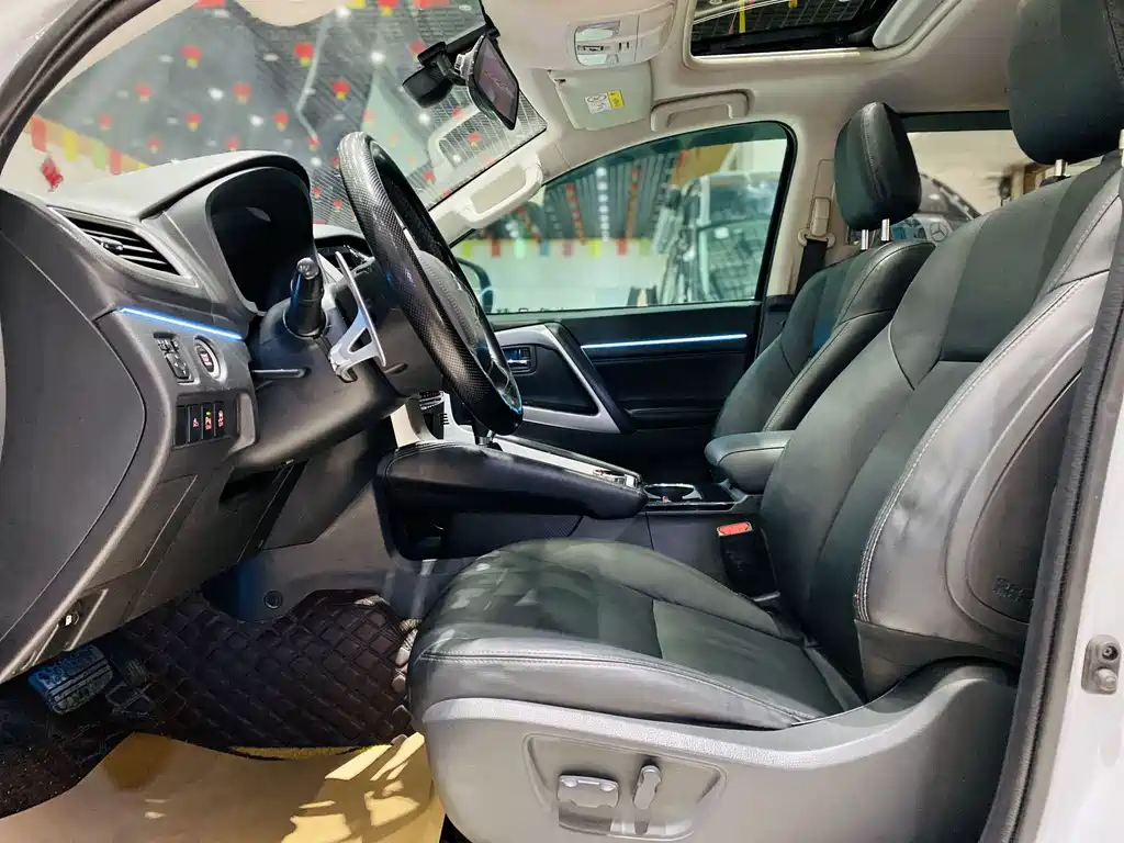 Pajero Sport (Import) 帕杰罗·劲畅进口 2020款 3.0 L 豪华版