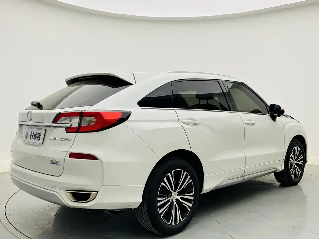 Avancier 370 TURBO 4 WD Premium