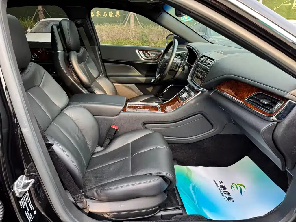Lincoln Continental 3.0 T 4 WD Honor Shine